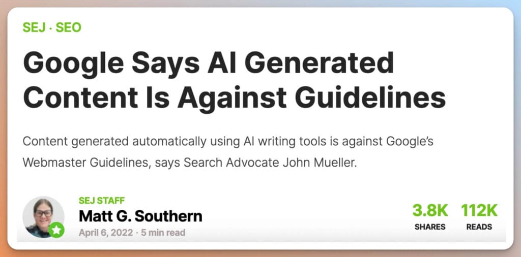 Das Bild zeigt einen Screenshot des SEARCH ENGINE JOURNAL mit der Aussage, dass von KI generierter Inhalt gegen die Richtlinien von Google ist, laut Search Advocate John Mueller.
