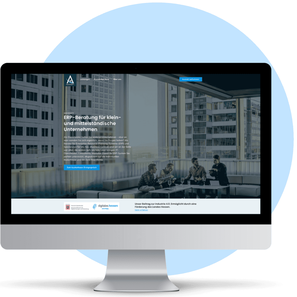Auf dem Bild ist ein Computermonitor zu sehen, der eine Webseite mit Informationen über ERP-Beratung für Unternehmen zeigt.