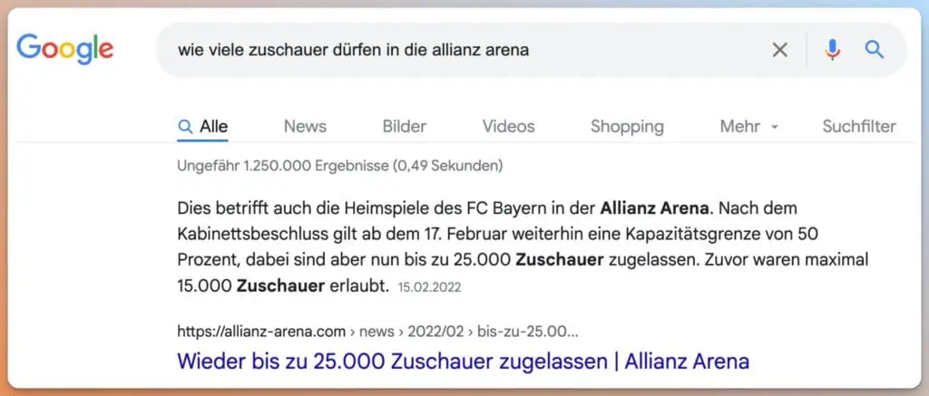 Suchanfrage “Wie viele Zuschauer dürfen in die Allianz-Arena” bei Google im April 2022