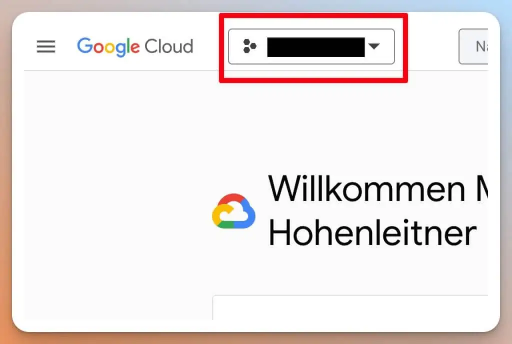 Das Bild zeigt einen Computerbildschirm mit der Oberfläche von Google Cloud und einem ausgeblendeten Navigationsmenü.