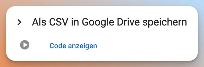 Auf dem Bild ist ein Button mit der Aufschrift "Als CSV in Google Drive speichern" und darunter ein Link "Code anzeigen".